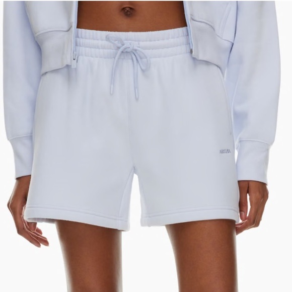 ARITZIA TNA COZY FLEECE BOYFRIEND 5" SWEATSHORT - Picture 1 of 14